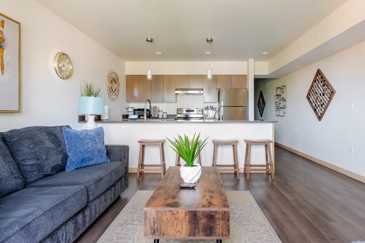 Salle de séjour élégante avec mobilier moderne dans un appartement à Building South McClellan Street - roundtop-rentals - 1284577 - SEA à Seattle, Seattle