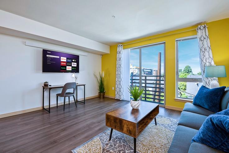 Elegant gestaltetes Wohnzimmer mit moderner Einrichtung in einer Wohnung im Building South McClellan Street - roundtop-rentals - 1284577 - SEA in Seattle, Seattle