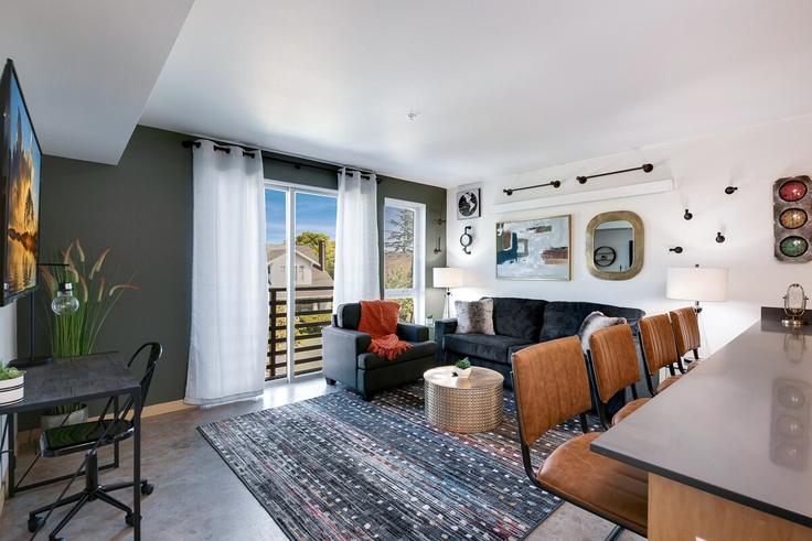 Seattle SeattleのBuilding Beacon Avenue South - roundtop-rentals - 1284570 - SEAのアパートメントにある、モダンな家具を備えたエレガントなデザインのリビングルーム Seattle SeattleのBuilding Beacon Avenue South - roundtop-rentals - 1284570 - SEAのアパートメントにある、モダンな家具を備えたエレガントなデザインのリビングルーム