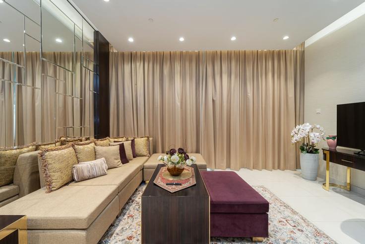 Sala de estar elegantemente projetada com móveis modernos em um apartamento no Building Al Asayel St - rove-haven - 1286992 - DXB em Downtown Dubai, Dubai