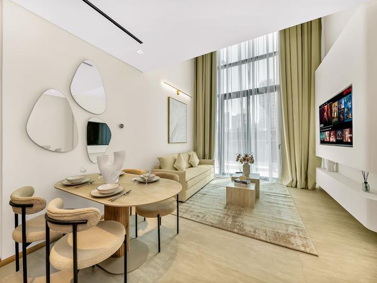 Salle de séjour élégante avec mobilier moderne dans un appartement à Building Tariaq Bedon Esm - rove-haven - 1287002 - DXB à Jumeirah Village, Dubai