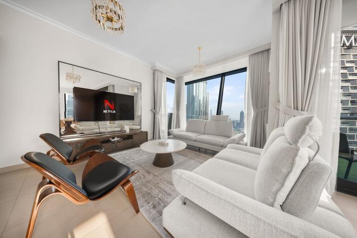 Building Sheikh Mohammed bin Rashid Boulevard - rove-haven - 1336102 adresindeki bir dairede modern mobilyalarla zarif bir şekilde tasarlanmış oturma odası Downtown Dubai, Dubai