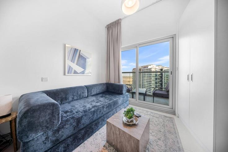 Salle de séjour élégante avec mobilier moderne dans un appartement à Building Street 43 - rove-haven - 1383584 à Al Barsha South Second, Dubai Salle de séjour élégante avec mobilier moderne dans un appartement à Building Street 43 - rove-haven - 1383584 à Al Barsha South Second, Dubai