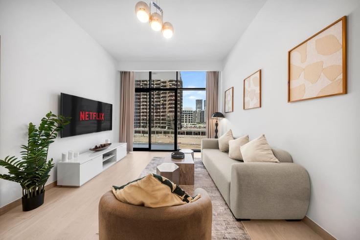 Sala de estar elegantemente projetada com móveis modernos em um apartamento no Building Tariaq Bedon Esm - rove-haven - 1607443 em Nad Al Sheba, Dubai Sala de estar elegantemente projetada com móveis modernos em um apartamento no Building Tariaq Bedon Esm - rove-haven - 1607443 em Nad Al Sheba, Dubai