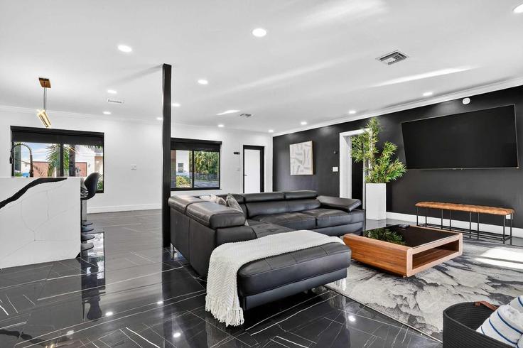 Fort Lauderdale Fort LauderdaleのBuilding Northeast 27th Terrace - rovetravel - 1337215のアパートメントにある、モダンな家具を備えたエレガントなデザインのリビングルーム