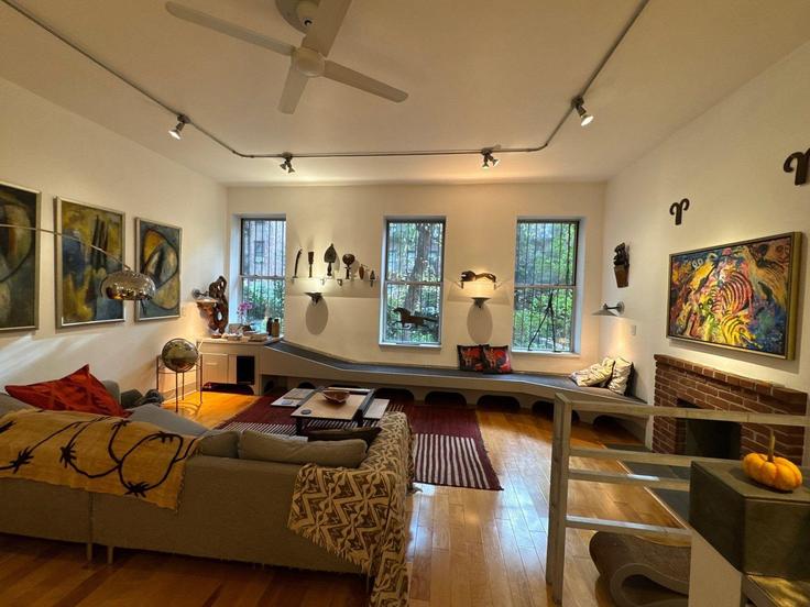 Manhattan, New York에 위치한 Building West 49th Street - rovetravel - 1375227 유닛의 세련된 인테리어가 돋보이는 거실