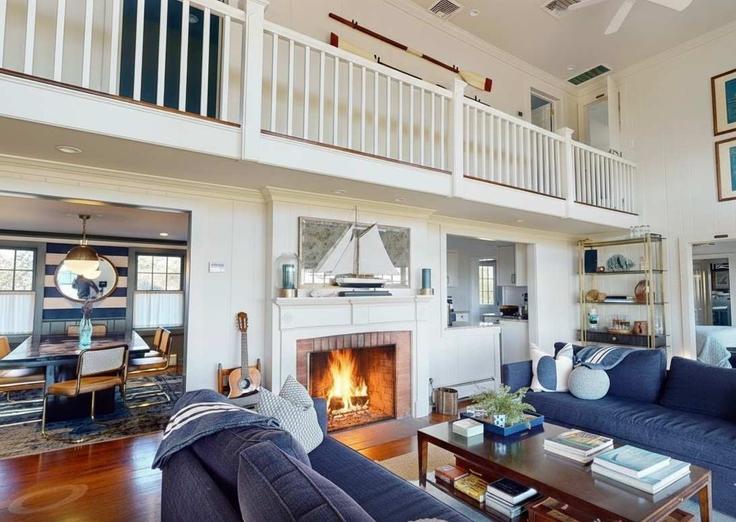 Elegante sala de estar con mobiliario moderno en un apartamento en Building Bay Home Road - rovetravel - 1467093 en Southold, Southold Elegante sala de estar con mobiliario moderno en un apartamento en Building Bay Home Road - rovetravel - 1467093 en Southold, Southold