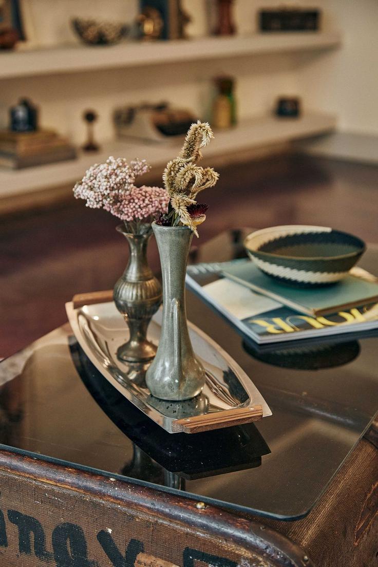 Elegant gestaltetes Wohnzimmer mit moderner Einrichtung in einer Wohnung im Building Pioneer Street - rovetravel - 1337212 in Brooklyn, New York