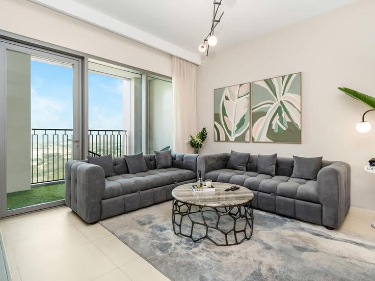 Elegant gestaltetes Wohnzimmer mit moderner Einrichtung in einer Wohnung im Building Tariaq Bedon Esm - royalvista - 1374650 in Zaa'beel Second, Dubai