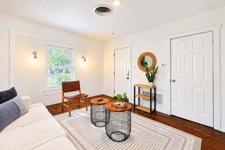 Salle de séjour élégante avec mobilier moderne dans un appartement à Building Blandin Street - rsb-guesty - 1514802 à Fort Worth, Fort Worth Salle de séjour élégante avec mobilier moderne dans un appartement à Building Blandin Street - rsb-guesty - 1514802 à Fort Worth, Fort Worth