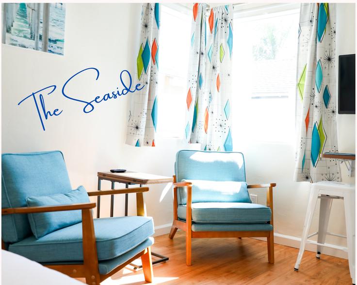 Elegant gestaltetes Wohnzimmer mit moderner Einrichtung in einer Wohnung im Building Muir Avenue - saltair-stays - 1335161 in San Diego, San Diego