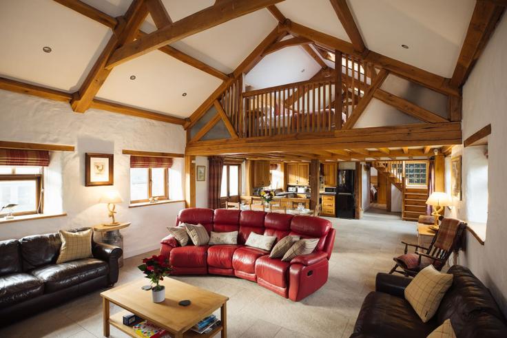 Elegant gestaltetes Wohnzimmer mit moderner Einrichtung in einer Wohnung im Building Fenton Folly - saltcitystay - 1363405 in Wiston, Haverfordwest Elegant gestaltetes Wohnzimmer mit moderner Einrichtung in einer Wohnung im Building Fenton Folly - saltcitystay - 1363405 in Wiston, Haverfordwest