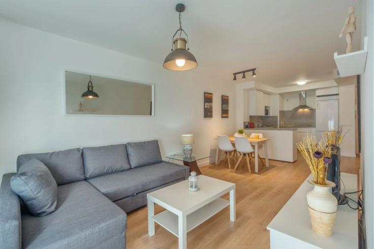 Fuengirola, Fuengirola에 위치한 Building Calle Antonio Sedeño Cantos - salvador-martinez-muoz - 1331161 아파트의 세련된 인테리어가 돋보이는 거실 Fuengirola, Fuengirola에 위치한 Building Calle Antonio Sedeño Cantos - salvador-martinez-muoz - 1331161 아파트의 세련된 인테리어가 돋보이는 거실