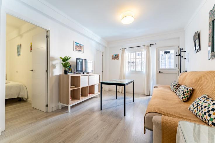 Elegant gestaltetes Wohnzimmer mit moderner Einrichtung in einer Wohnung im Building Calle Macabeos - salvador-martinez-muoz - 1331238 in Centro, Málaga Elegant gestaltetes Wohnzimmer mit moderner Einrichtung in einer Wohnung im Building Calle Macabeos - salvador-martinez-muoz - 1331238 in Centro, Málaga