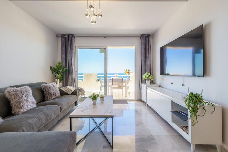 Elegante sala de estar con mobiliario moderno en un apartamento en Building Calle Nogal - salvador-martinez-muoz - 1331250 en Las Lagunas de Mijas, Las Lagunas de Mijas Elegante sala de estar con mobiliario moderno en un apartamento en Building Calle Nogal - salvador-martinez-muoz - 1331250 en Las Lagunas de Mijas, Las Lagunas de Mijas