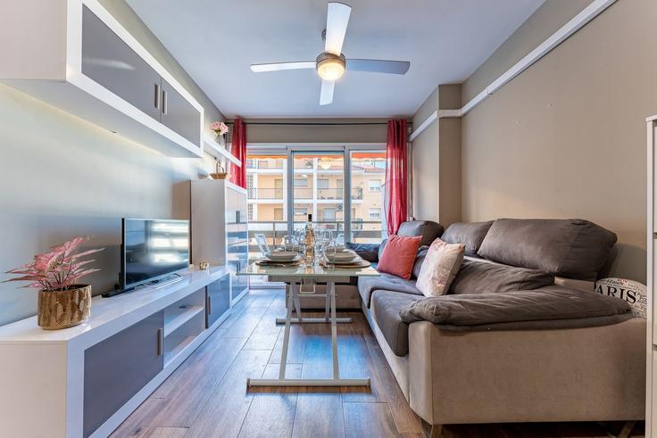 Building Calle las Naciones - salvador-martinez-muoz - 1331323 adresindeki bir dairede modern mobilyalarla zarif bir şekilde tasarlanmış oturma odası Benalmádena, Benalmádena Building Calle las Naciones - salvador-martinez-muoz - 1331323 adresindeki bir dairede modern mobilyalarla zarif bir şekilde tasarlanmış oturma odası Benalmádena, Benalmádena