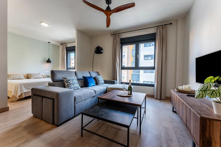 Bailén-Miraflores, Málaga에 위치한 Building Calle Martínez de la Rosa - salvador-martinez-muoz - 1331275 유닛의 세련된 인테리어가 돋보이는 거실