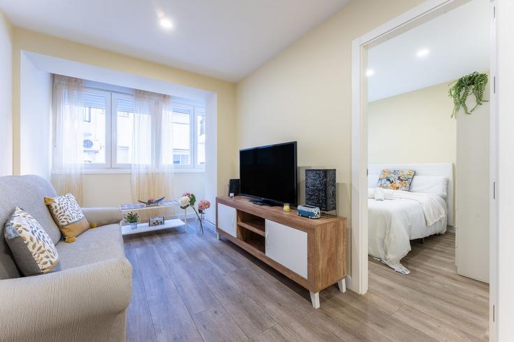 Elegante sala de estar con mobiliario moderno en un apartamento en Building Calle Sierra Bermeja - salvador-martinez-muoz - 1331164 en Carretera de Cádiz, Málaga