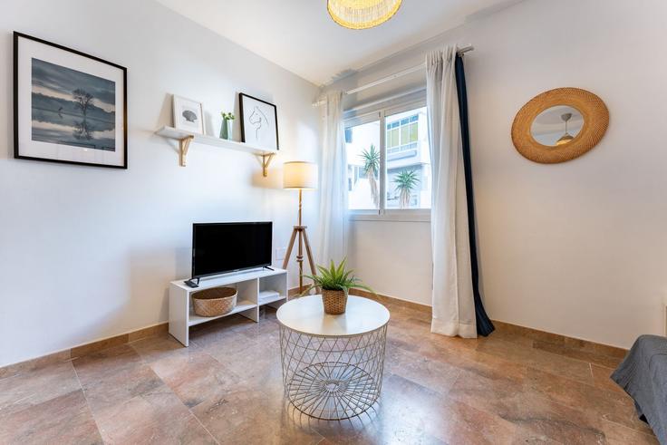 Elegante sala de estar con mobiliario moderno en un apartamento en Building Avenida Palma de Mallorca - salvador-martinez-muoz - 1331197 en Torremolinos, Torremolinos