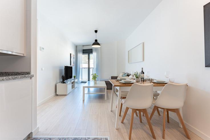 Torremolinos, Torremolinos에 위치한 Building Calle Rafael Quintana Rosado - salvador-martinez-muoz - 1331222 아파트의 세련된 인테리어가 돋보이는 거실