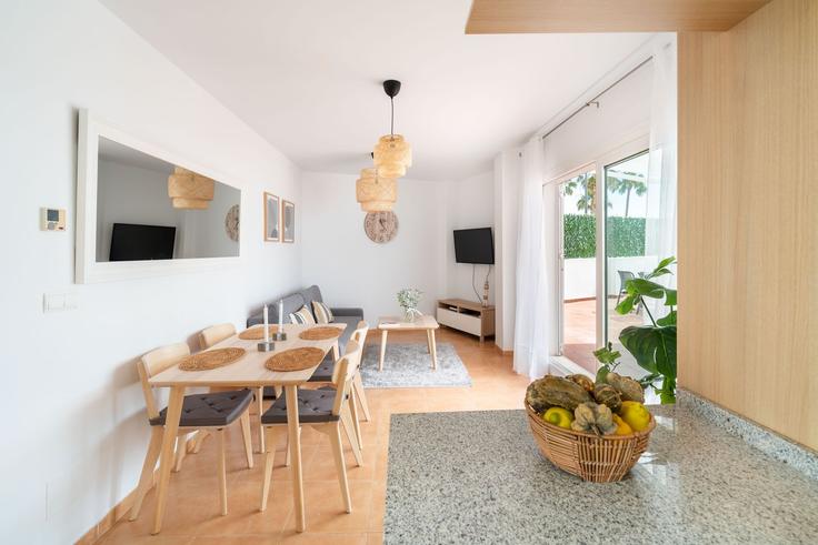 Elegante sala de estar con mobiliario moderno en un apartamento en Building Paseo del Mediterráneo - salvador-martinez-muoz - 1331235 en Mojácar, Mojácar