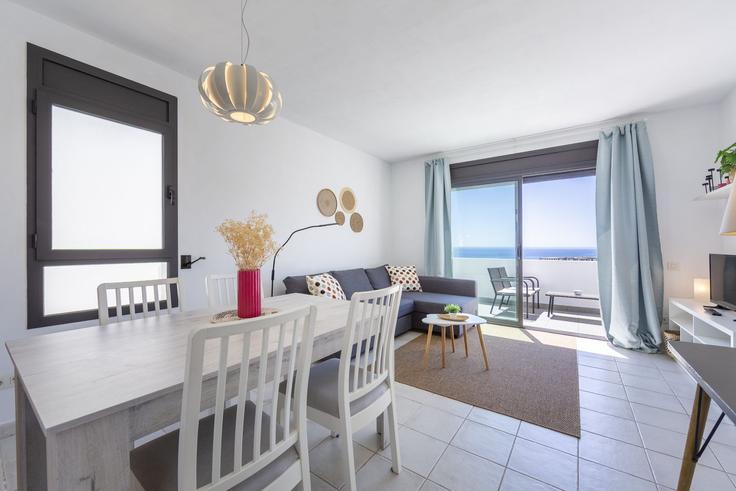 Elegante sala de estar con mobiliario moderno en un apartamento en Building Calle Califato - salvador-martinez-muoz - 1331305 en Mojácar, Mojácar