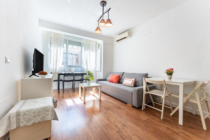 Centro, Málaga에 위치한 Building Calle Marcos Gómez - salvador-martinez-muoz - 1331168 유닛의 세련된 인테리어가 돋보이는 거실