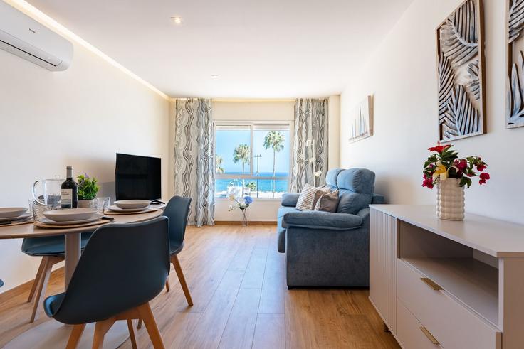 Salle de séjour élégante avec mobilier moderne dans un appartement à Building Paseo de Maritimo Torremolinos - salvador-martinez-muoz - 1331184 à Torremolinos, Torremolinos Salle de séjour élégante avec mobilier moderne dans un appartement à Building Paseo de Maritimo Torremolinos - salvador-martinez-muoz - 1331184 à Torremolinos, Torremolinos
