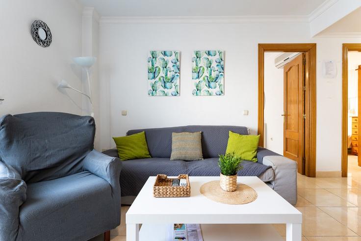 Torremolinos ChurrianaのBuilding Calle Trocadero - salvador-martinez-muoz - 1331277のアパートメントにある、モダンな家具を備えたエレガントなデザインのリビングルーム Torremolinos ChurrianaのBuilding Calle Trocadero - salvador-martinez-muoz - 1331277のアパートメントにある、モダンな家具を備えたエレガントなデザインのリビングルーム