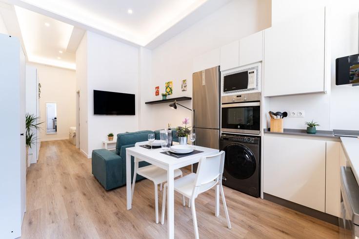 Elegante sala de estar con mobiliario moderno en un apartamento en Building Calle Arenisca - salvador-martinez-muoz - 1331259 en Cruz de Humilladero, Málaga