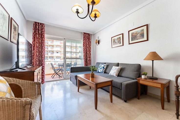 Building Avenida del Sol - salvador-martinez-muoz - 1331258 adresindeki bir dairede modern mobilyalarla zarif bir şekilde tasarlanmış oturma odası Rancho Domingo, Benalmádena Building Avenida del Sol - salvador-martinez-muoz - 1331258 adresindeki bir dairede modern mobilyalarla zarif bir şekilde tasarlanmış oturma odası Rancho Domingo, Benalmádena