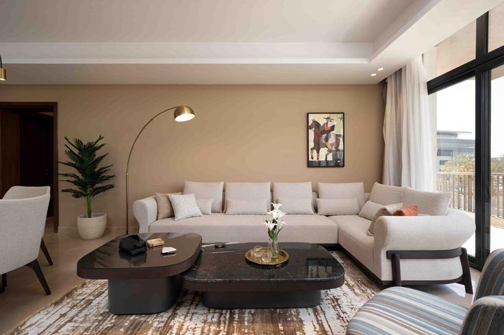 Salle de séjour élégante avec mobilier moderne dans un appartement à Building 2CC4+7RJ - samanody - 1472558 à New Cairo 1, Cairo