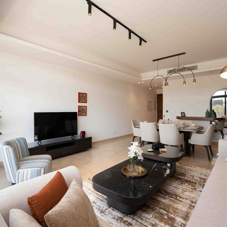 Sala de estar elegantemente projetada com móveis modernos em um apartamento no Building 2CM4+CPH - samanody - 1472594 em New Cairo 1, Cairo Sala de estar elegantemente projetada com móveis modernos em um apartamento no Building 2CM4+CPH - samanody - 1472594 em New Cairo 1, Cairo