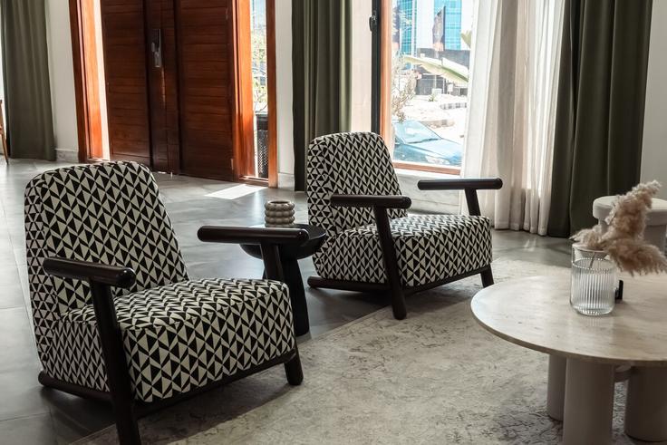 New Cairo 1, Cairo에 위치한 Building 2CFG+335 - samanody - 1472580 유닛의 세련된 인테리어가 돋보이는 거실