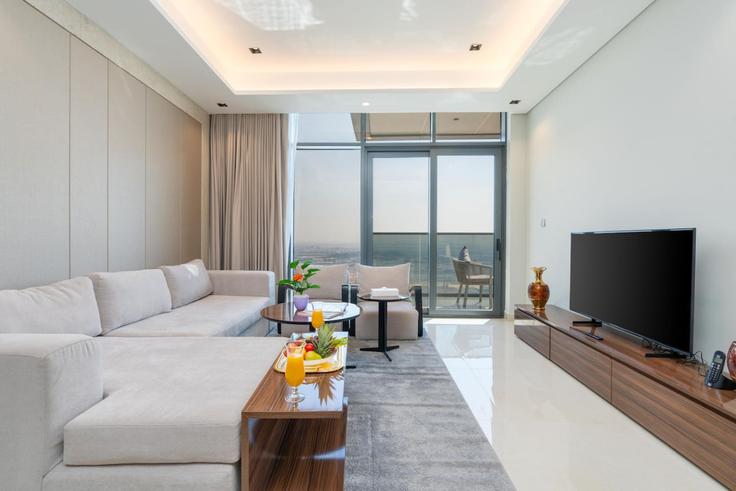 Building Modern 3BR city View King Size Bed - samaya-vacation-homes - 1231565 - DXB adresindeki bir dairede modern mobilyalarla zarif bir şekilde tasarlanmış oturma odası Business Bay, Dubai Building Modern 3BR city View King Size Bed - samaya-vacation-homes - 1231565 - DXB adresindeki bir dairede modern mobilyalarla zarif bir şekilde tasarlanmış oturma odası Business Bay, Dubai