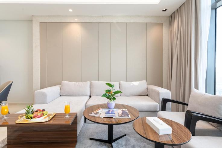 2 quarto mobiliado em apartamentos em Luxurious 2BR Partial Burj View King size Bed 1231545P, Business Bay, Dubai, foto 1