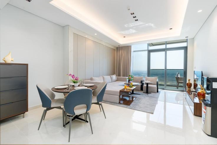 Business Bay, Dubai에 위치한 Building Exclusive Getaway 3BR City View King size Bed - samaya-vacation-homes - 1231548 - DXB 아파트의 세련된 인테리어가 돋보이는 거실