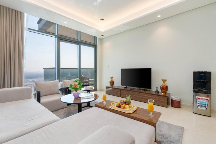 Business Bay, Dubai에 위치한 Building Tariaq Bedon Esm - samaya-vacation-homes - 1282152 - DXB 아파트의 세련된 인테리어가 돋보이는 거실 Business Bay, Dubai에 위치한 Building Tariaq Bedon Esm - samaya-vacation-homes - 1282152 - DXB 아파트의 세련된 인테리어가 돋보이는 거실
