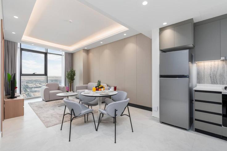 Elegant gestaltetes Wohnzimmer mit moderner Einrichtung in einer Wohnung im Building Orchid St - samaya-vacation-homes - 1373035 in Al Barsha South Fifth, Dubai