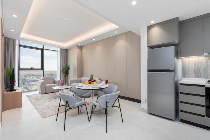 Al Barsha South Fifth, Dubai에 위치한 Building Orchid St - samaya-vacation-homes - 1383589 유닛의 세련된 인테리어가 돋보이는 거실 Al Barsha South Fifth, Dubai에 위치한 Building Orchid St - samaya-vacation-homes - 1383589 유닛의 세련된 인테리어가 돋보이는 거실