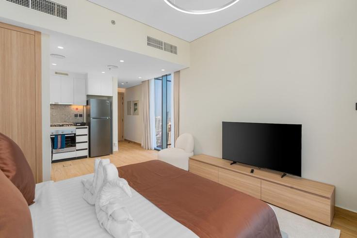Elegant gestaltetes Wohnzimmer mit moderner Einrichtung in einer Wohnung im Building Sheikh Mohammed Bin Zayed Road - samaya-vacation-homes - 1630803 in Al Barsha South Fifth, Dubai Elegant gestaltetes Wohnzimmer mit moderner Einrichtung in einer Wohnung im Building Sheikh Mohammed Bin Zayed Road - samaya-vacation-homes - 1630803 in Al Barsha South Fifth, Dubai