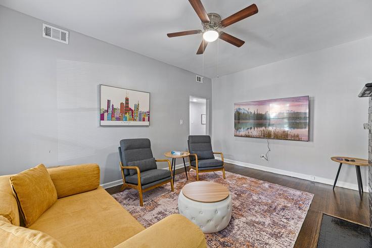 Salle de séjour élégante avec mobilier moderne dans un appartement à Building West Agatite Avenue - schneidergroup - 1319628 à Chicago, Chicago Salle de séjour élégante avec mobilier moderne dans un appartement à Building West Agatite Avenue - schneidergroup - 1319628 à Chicago, Chicago