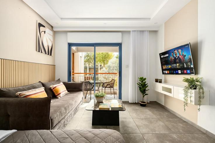 Elegant gestaltetes Wohnzimmer mit moderner Einrichtung in einer Wohnung im Building Kampen Street - sea-n-rent - 1237641 - TLV in Eilat, Eilat Elegant gestaltetes Wohnzimmer mit moderner Einrichtung in einer Wohnung im Building Kampen Street - sea-n-rent - 1237641 - TLV in Eilat, Eilat