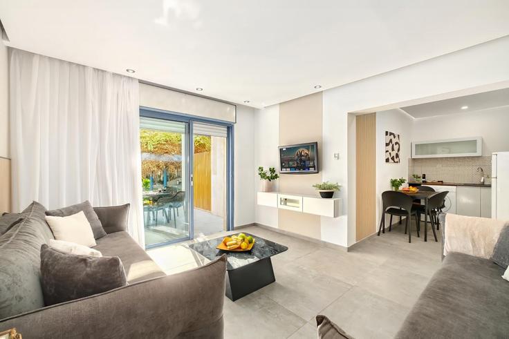 Building Kampen Street - sea-n-rent - 1237604 - TLV adresindeki bir dairede modern mobilyalarla zarif bir şekilde tasarlanmış oturma odası Eilat, Eilat Building Kampen Street - sea-n-rent - 1237604 - TLV adresindeki bir dairede modern mobilyalarla zarif bir şekilde tasarlanmış oturma odası Eilat, Eilat