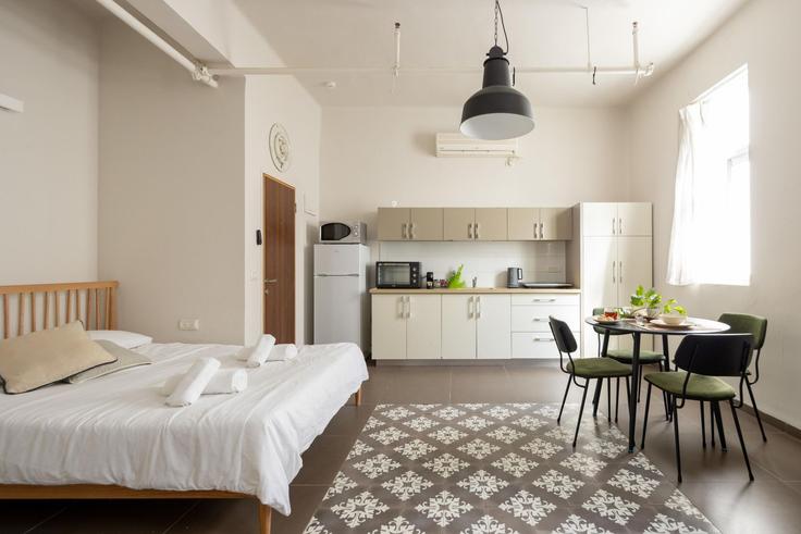 Salle de séjour élégante avec mobilier moderne dans un appartement à Building Moshe Aharon Street - sea-n-rent - 1237519 - TLV à Haifa, Haifa Salle de séjour élégante avec mobilier moderne dans un appartement à Building Moshe Aharon Street - sea-n-rent - 1237519 - TLV à Haifa, Haifa