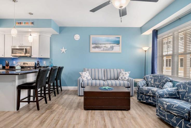 Hampton, Hampton에 위치한 Building Ashworth Avenue - seacoast-2-summit-vacation-rentals - 1333581 아파트의 세련된 인테리어가 돋보이는 거실