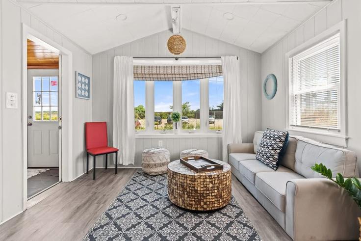 Hampton, Hampton에 위치한 Building Church Street - seacoast-2-summit-vacation-rentals - 1333583 아파트의 세련된 인테리어가 돋보이는 거실