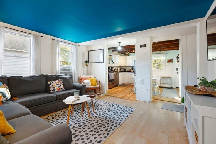 Portsmouth, Portsmouth에 위치한 Building Morning Street - seacoast-2-summit-vacation-rentals - 1333574 유닛의 세련된 인테리어가 돋보이는 거실