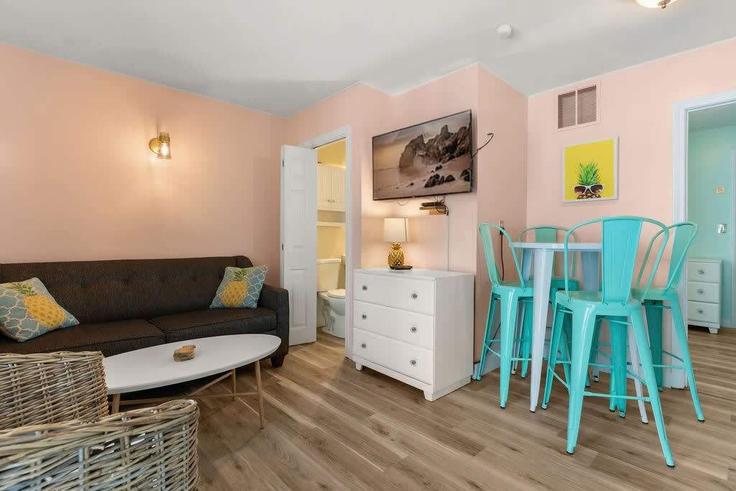 Hampton, Hampton에 위치한 Building G Street - seacoast-2-summit-vacation-rentals - 1333572 아파트의 세련된 인테리어가 돋보이는 거실