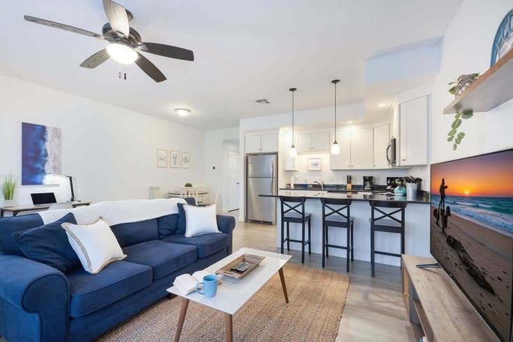 Hampton, Hampton에 위치한 Building Ashworth Avenue - seacoast-2-summit-vacation-rentals - 1333609 아파트의 세련된 인테리어가 돋보이는 거실